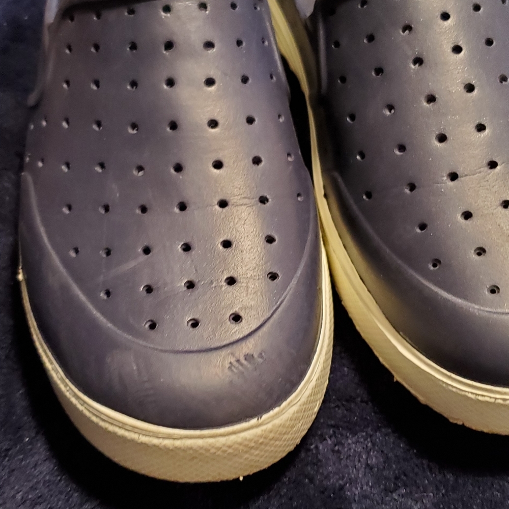 Shoes - Picture 3 of 7